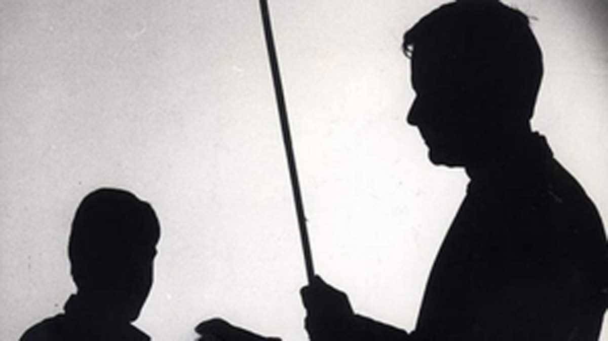 सातवीं के छात्र को प्रिंसिपल ने डंडे से पीटा, शरीर पर दिखे निशान, पिता ने की पुलिस से शिकायत